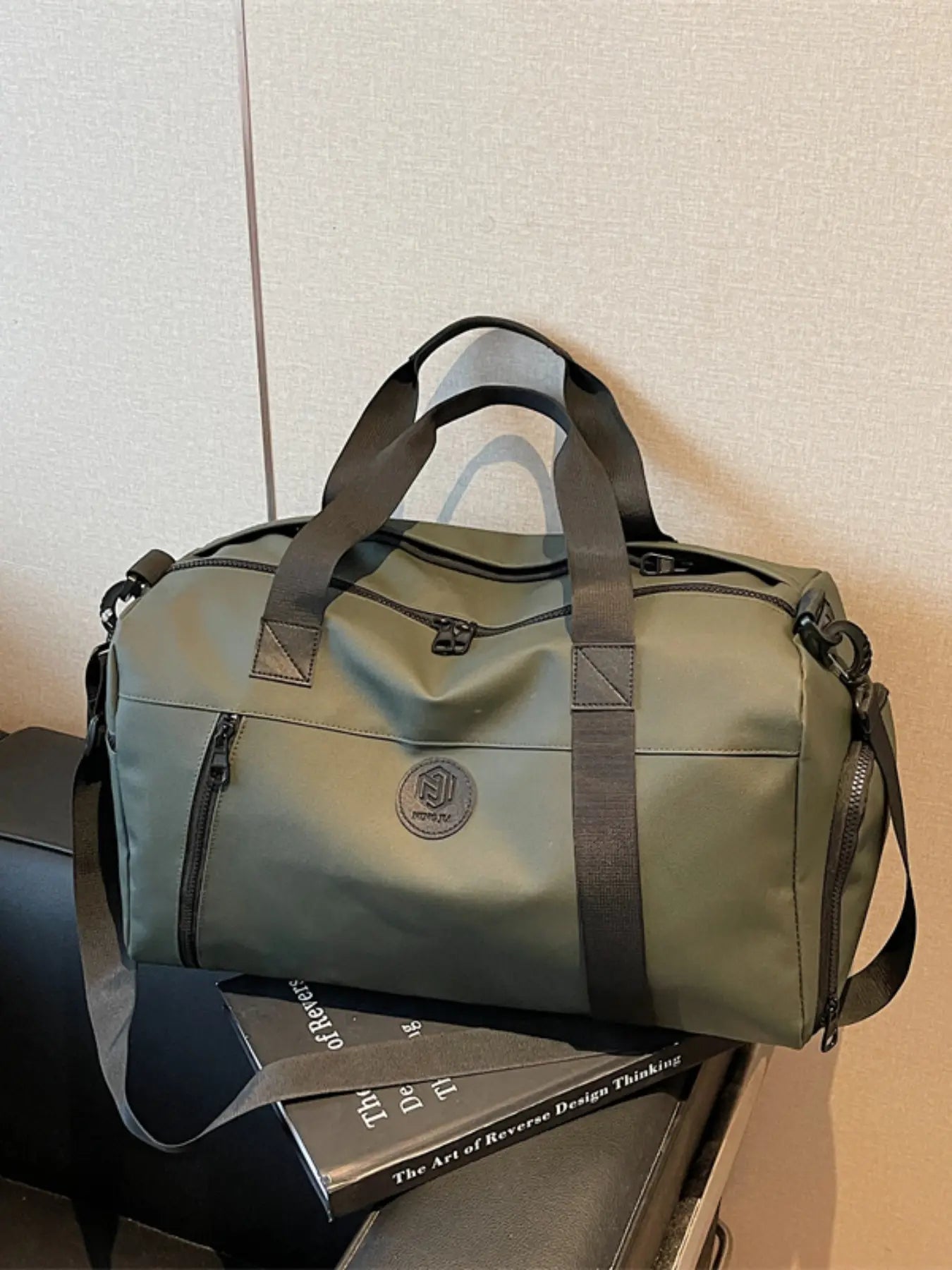 Unisex Travel Duffle Bag with Dry & Wet Separation, Independent Shoe Compartment, Neutral Style, Lightweight Weekender Bag for Gym Vacation